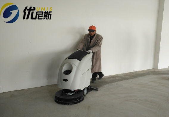 For spring factory floor cleaning, the YOUNISI L520BT hand-push model is perfect