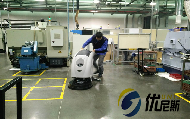 YOUNISI floor scrubber helps with factory cleaning