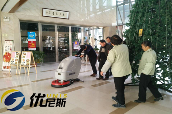 Buyers of unusual hand push floor scrubbers choose unusual floor scrubber manufacturers