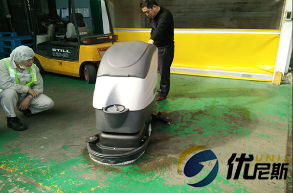 Choose an industrial floor scrubber and recommend the YOUNISI website