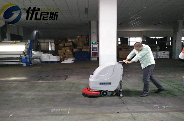 What should you pay attention to when buying a floor washing machine?