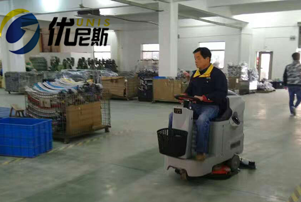 Safety rules for using floor scrubbers