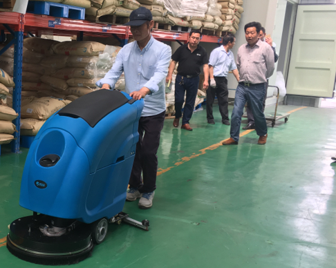 Fully automatic floor washing machine perfectly combines with the times