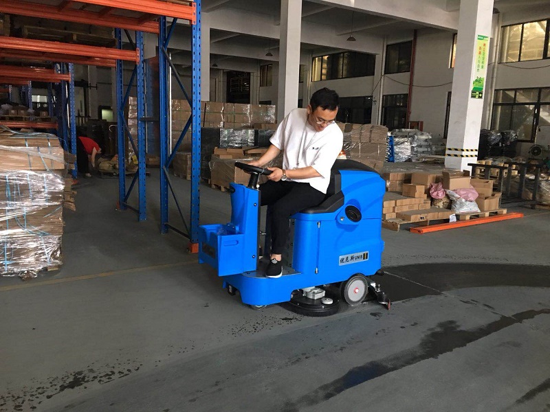 The YOUNISI ride-on floor scrubber is a great tool for you to save money!