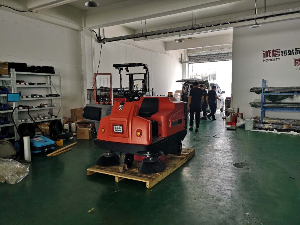 How to choose a factory floor washing machine or a floor sweeper? What are the functional differences?