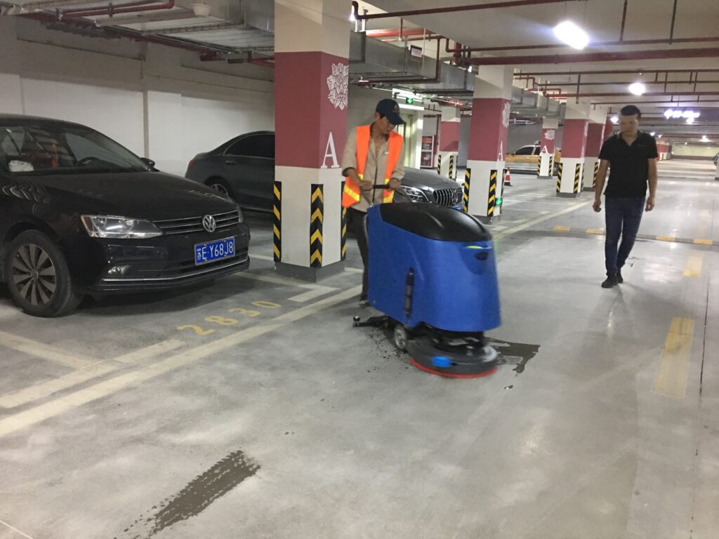 The loss of wearing parts of the floor washing machine is related to the roughness of the ground