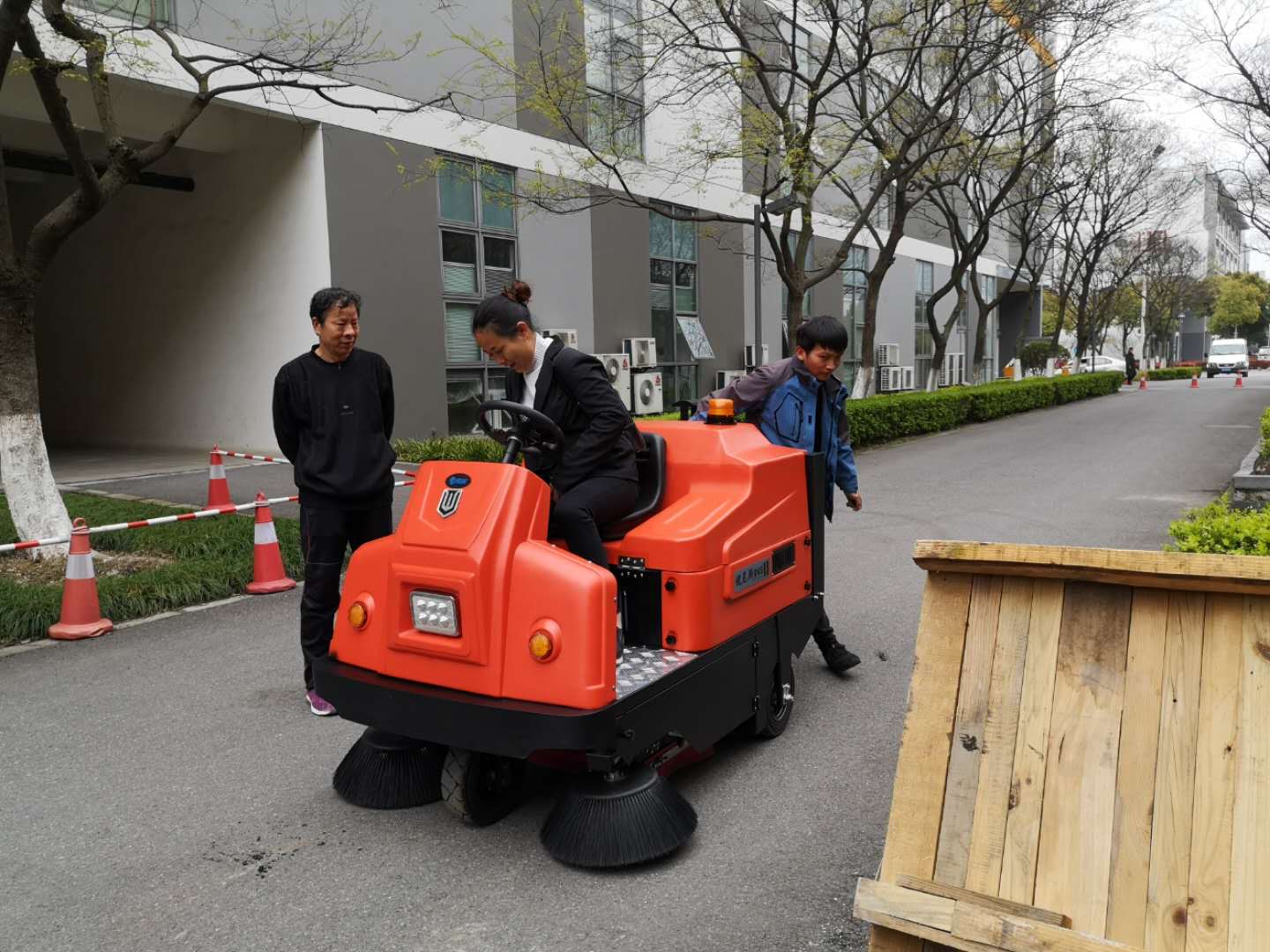Wuxi ride-on sweeper, floor cleaning solution
