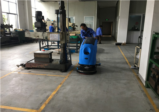 The service life of Shijiazhuang floor washing machine and the quality of accessories are also very important. You must know