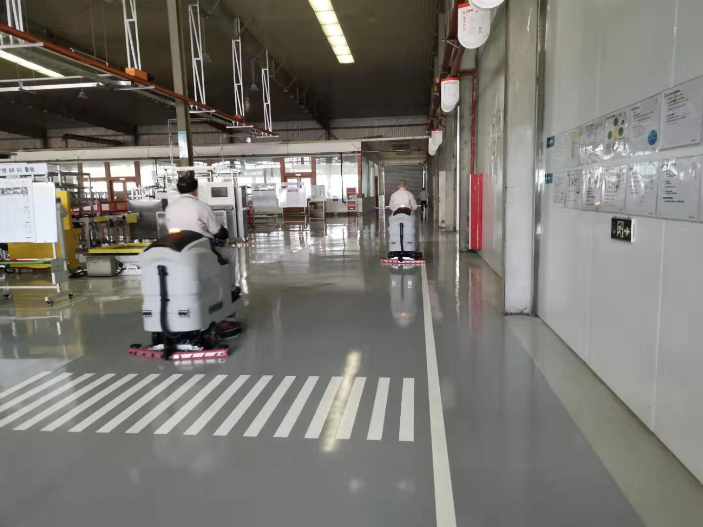 How much does a ride-on floor scrubber cost in Shenyang? How to choose?