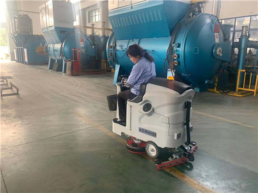 YOUNISI ride-on floor scrubber, a floor cleaning solution for high-speed trains, subways, stations and other places