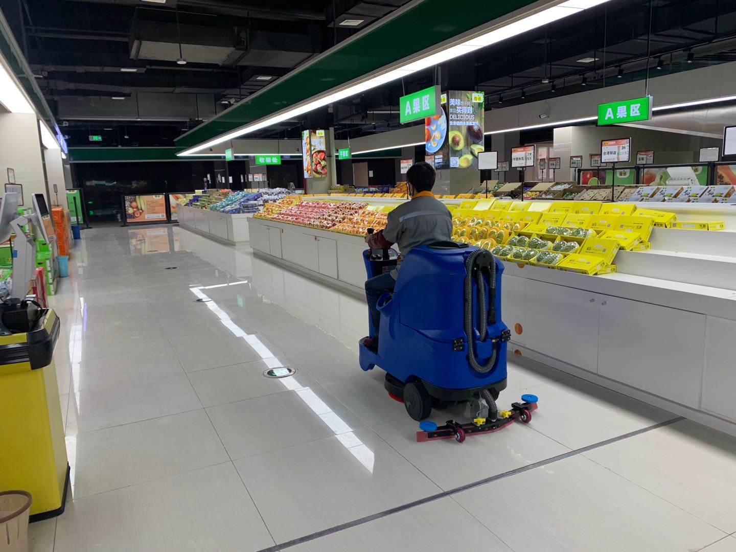 YOUNISI floor washing machine manufacturer tells you: You may wish to learn about the benefits of battery-type floor washing machines