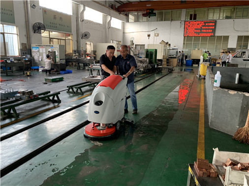 Factory floor cleaning requires an industrial floor scrubber