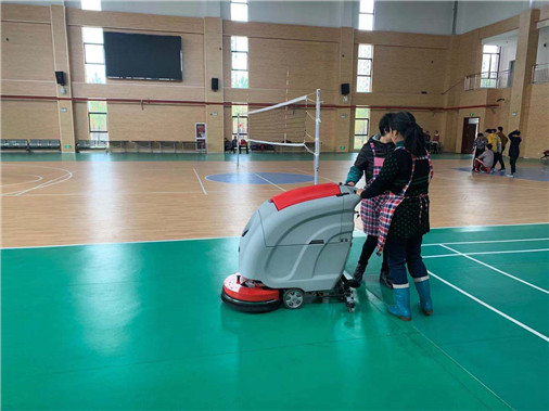 How to maintain painted floors? YOUNISI silent floor scrubber L520BQ is the solution for you!