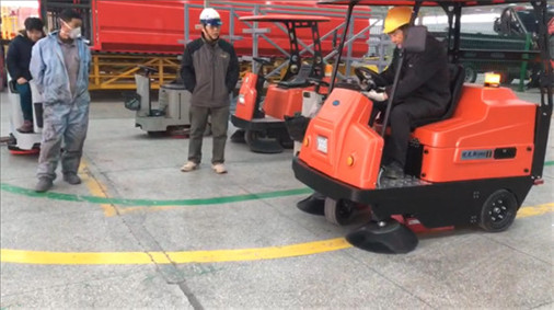 How to choose between floor washing machine and sweeper for land reclamation and cleaning?