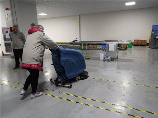 Fully automatic floor washing machine for food factory floor cleaning, saving time and effort, and making it hygienic and clean