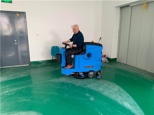 Time and frequency of replacement of absorbent strips of floor scrubbers