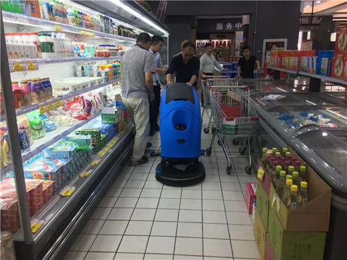 The fully automatic floor scrubber can solve problems for enterprises and has many benefits.