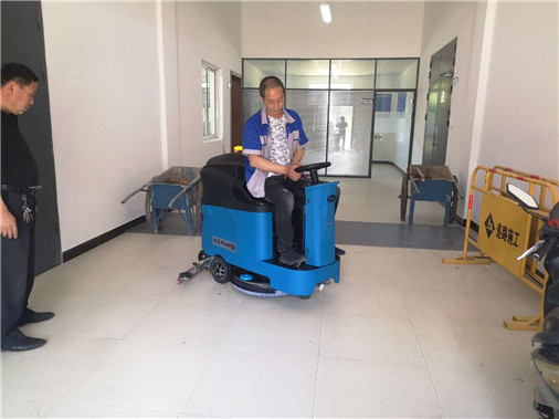 Precautions for using fully automatic/driving floor washing machines in Yizheng City, Yangzhou