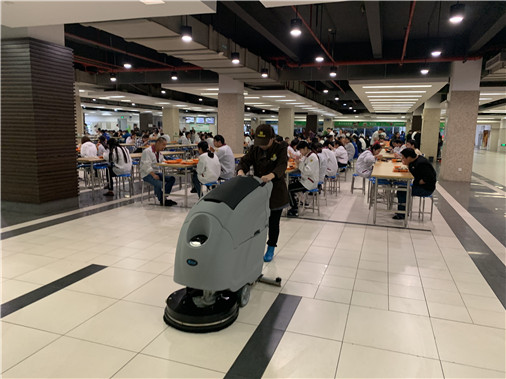 Wuxi floor washing machine cleans oily floors in school canteens