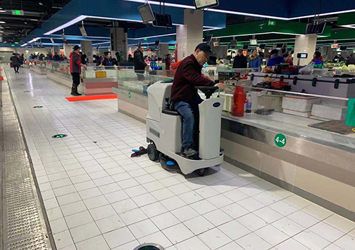 YOUNISI floor scrubbers are widely used in vegetable markets