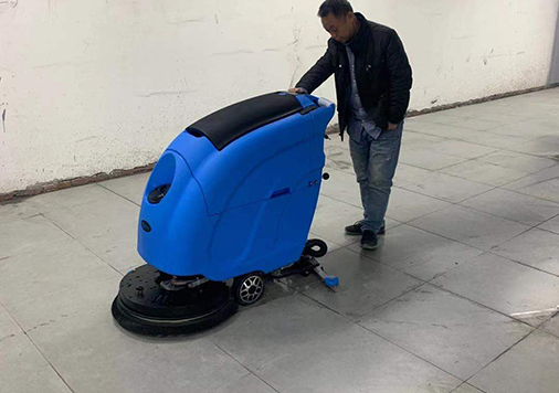 Installation and disassembly of the brush tray of the YOUNISI floor scrubber