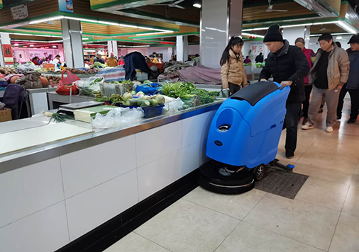 The floor washing machine is a powerful helper for the environmental cleaning and hygiene of the new farmer's market