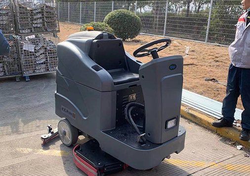 Four major comparisons between domestic and imported floor washing machines