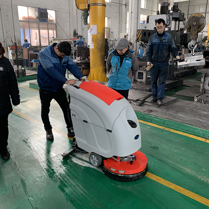 The structural composition and working principle of the hand push floor scrubber