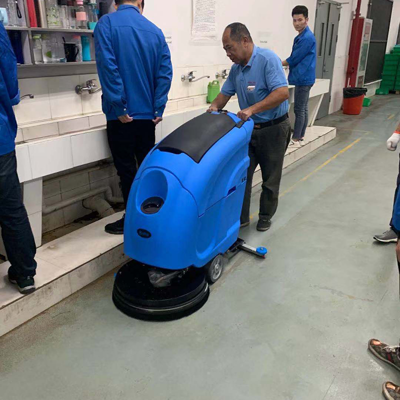 Floor washing machine is a good helper for cleaning the factory floor