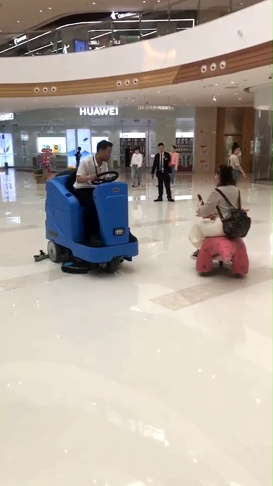 Nantong floor washing machine helps business development