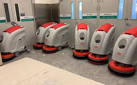 Innovative cleaning methods to create a new cleaning experience - manual floor scrubber