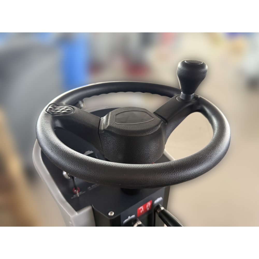 U550 Ride-On Floor Scrubber (1)